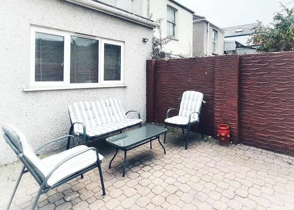Urban Music Style Townhouse In Swansea City Center Εξωτερικό φωτογραφία